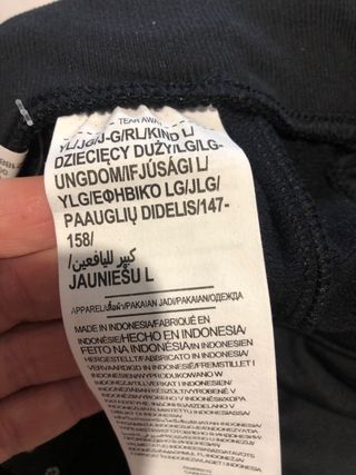 Chándal Under Armour Negro Junior . Talla 12/13 .