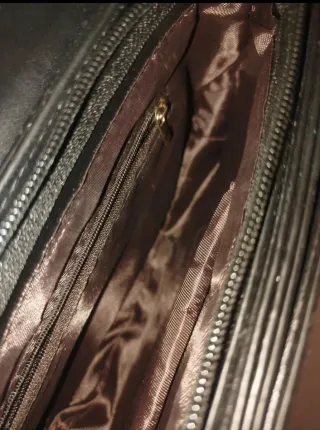 Borsa donna nera con chiusura metallica