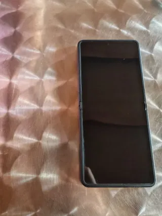 Samsung Z Flip 7 con caja original.