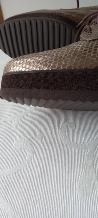 Zapatos de piel de Pedro Miralles con cordones.