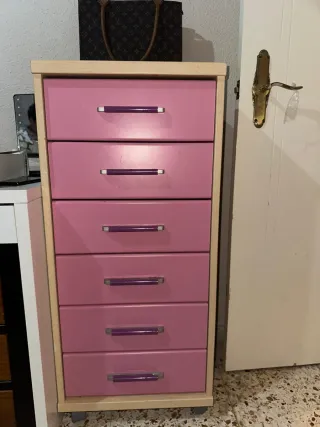Cajonera rosa y beige