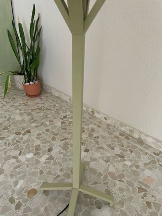 Lámpara de pie gris y verde