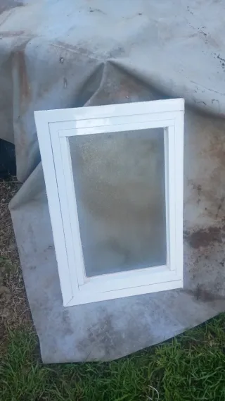 Ventana fija de aluminio