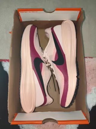 Zapatillas Nike Revolution 8 Rosa y Negro