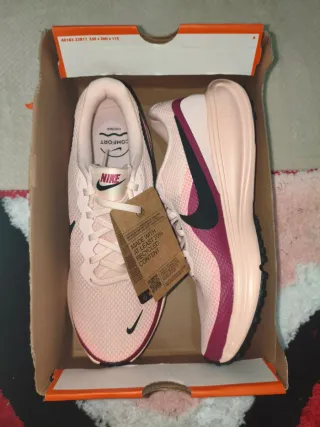 Zapatillas Nike Revolution 8 Rosa y Negro