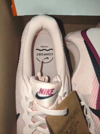 Zapatillas Nike Revolution 8 Rosa y Negro