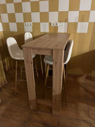 Mesa alta madera y 4 sillas diseño