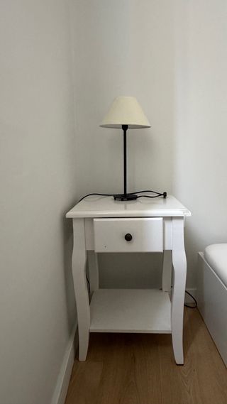 Mesitas noche y lámpara