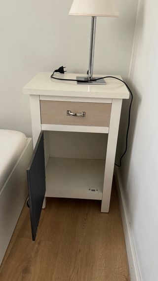 Mesitas noche y lámpara