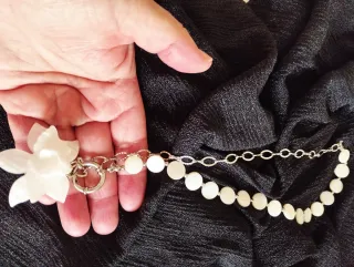 Collar de nácar y acero inoxidable