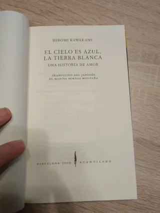 El cielo es azul, la tierra blanca: Una histori...