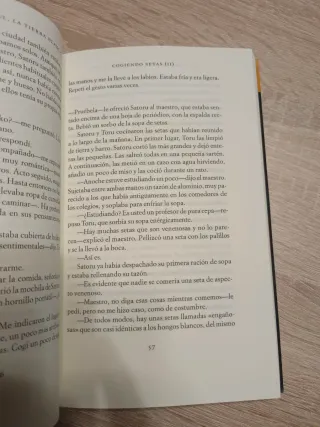 El cielo es azul, la tierra blanca: Una histori...