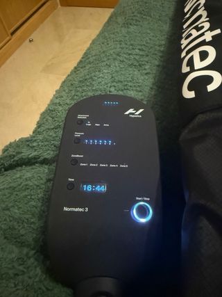 Normatec 3 con botas para piernas y caderas