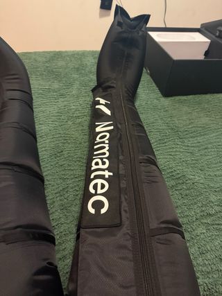 Normatec 3 con botas para piernas y caderas