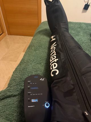 Normatec 3 con botas para piernas y caderas