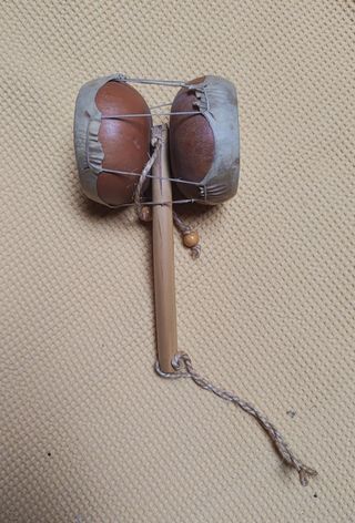 Instrumento de percusión artesanal