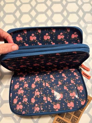 Monedero Deeply floral azul y rosa