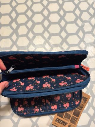 Monedero Deeply floral azul y rosa