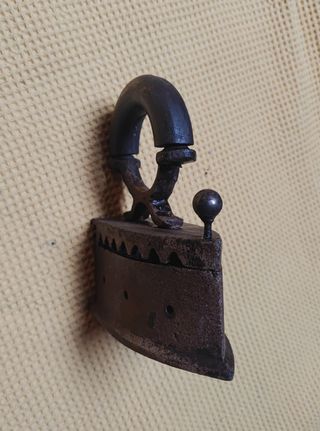 Antigua plancha carbón hierro fundido- Anticuario