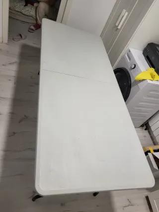 Mesa plegable de plástico blanca