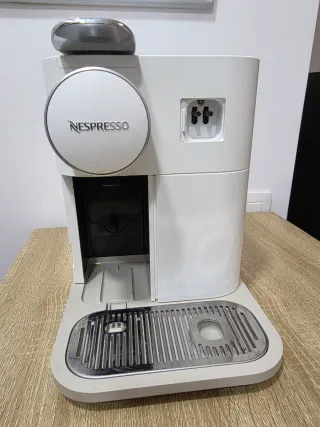 Cafetera Nespresso Gran Lattissima Blanca