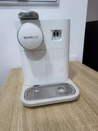 Cafetera Nespresso Gran Lattissima Blanca