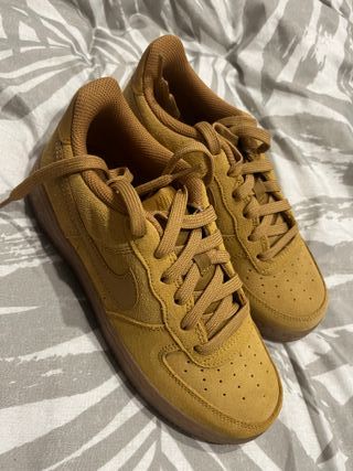 Nike Air Force 1 LV8 Suede Marrones