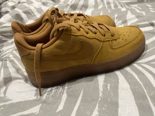 Nike Air Force 1 LV8 Suede Marrones