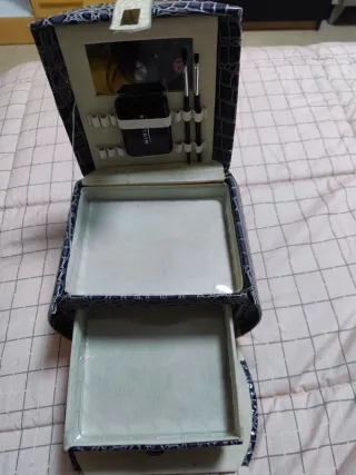 Cajita Maquillaje o joyas morado