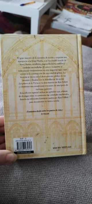 Los pilares de la Tierra (Best Seller) (Spanish...