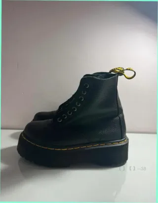Botas Dr. Martens Negras Plataforma