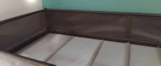 Litera metálica gris