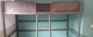 Litera metálica gris