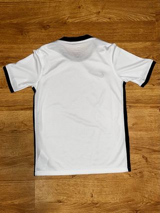Camiseta deportiva Nike blanca y negra