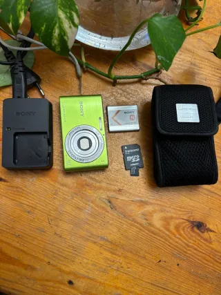 Cámara Sony Cyber-shot Carl Zeiss Verde