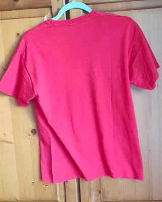 Camiseta roja de manga corta