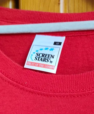 Camiseta roja de manga corta