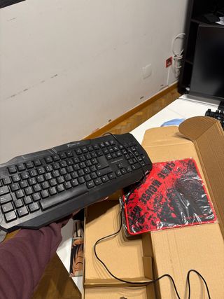 Teclado Gamer y Alfombrilla