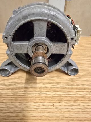 Motore Nidec per lavatrice Indesit IWC 61251 ECO