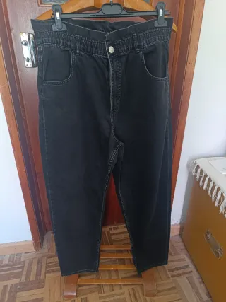 Calças pretas de ganga