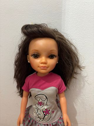 Muñeca Nancy con vestido y zapatillas