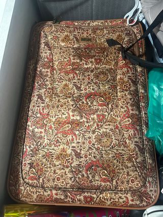 Maleta de viaje con estampado floral