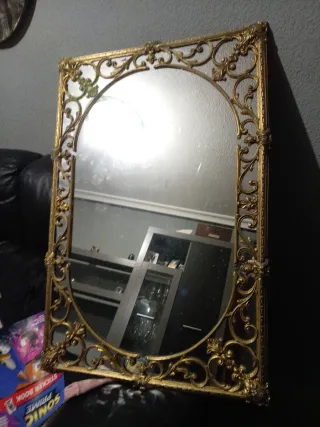 Espejo antiguo dorado con marco ornamentado