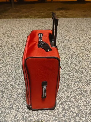 Maleta de viaje con ruedas 60x40x20 cm marca Brics