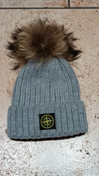 GORRO DE INVIERNO CON POMPÓN STONE ISLAND