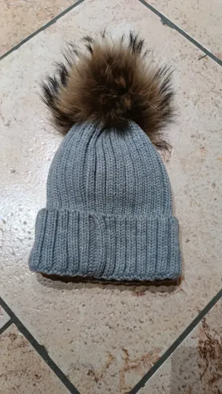 GORRO DE INVIERNO CON POMPÓN STONE ISLAND