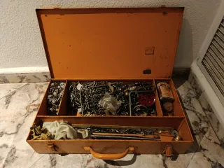 Caja vintage metálica para herramientas