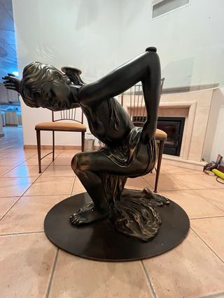 Mesa comedor cristal figura humana