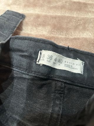 Falda vaquera negra con cinturón tela elastica.