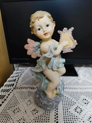 Figura de ángel con lira